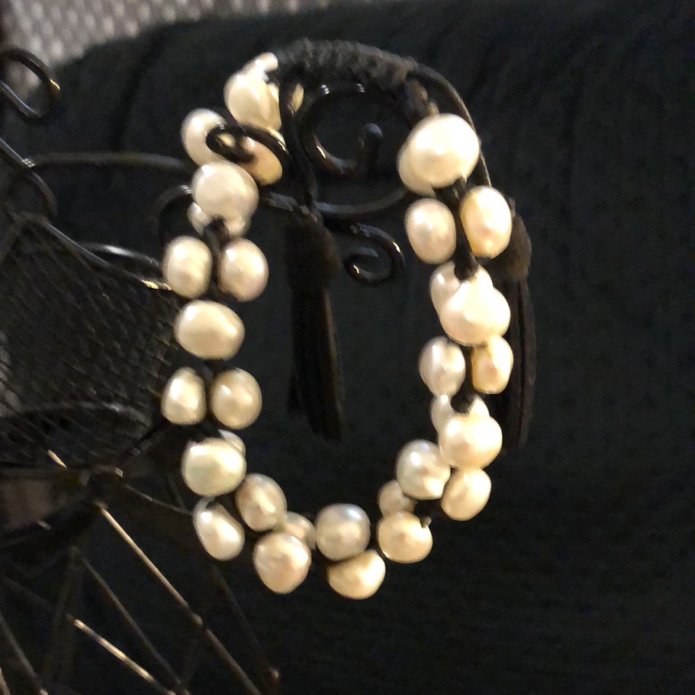 LEATHER AND PEARL DRAWSTRING BRACELET